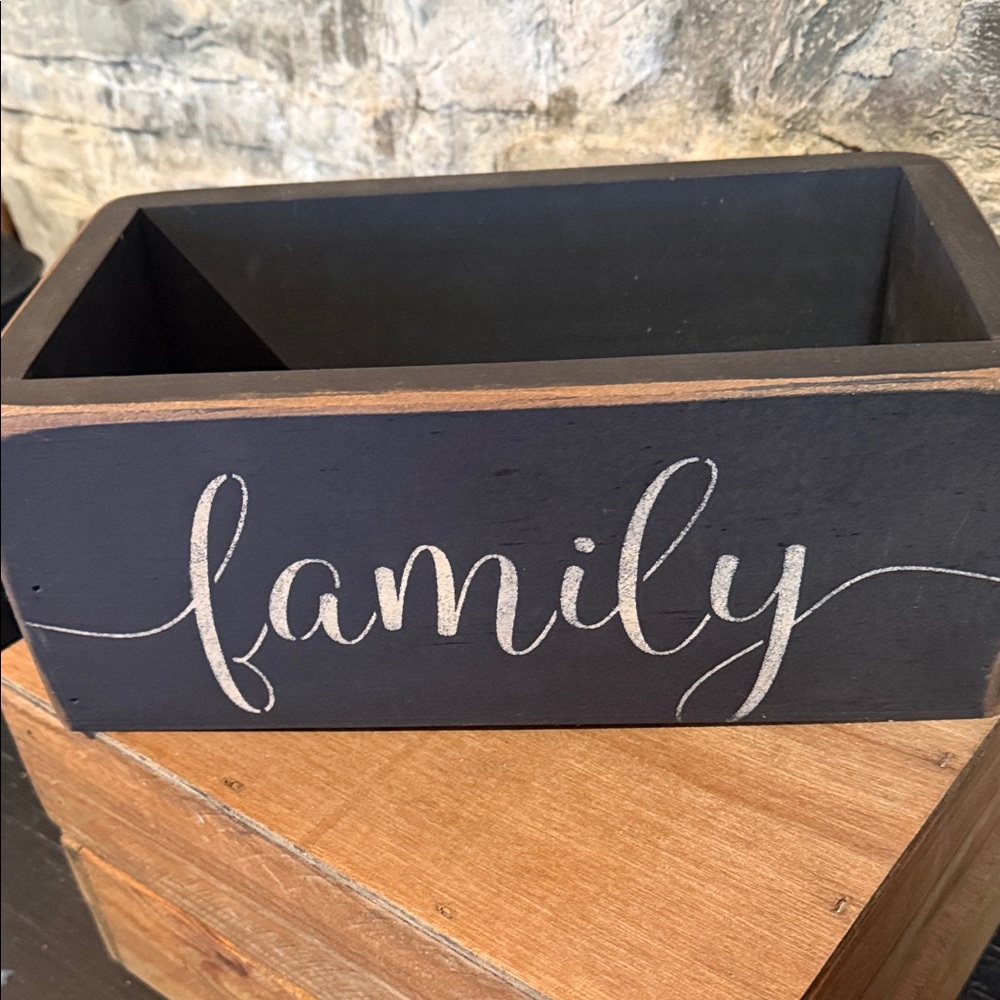 Black and Cream Family Script Box - Picture 10 of 10